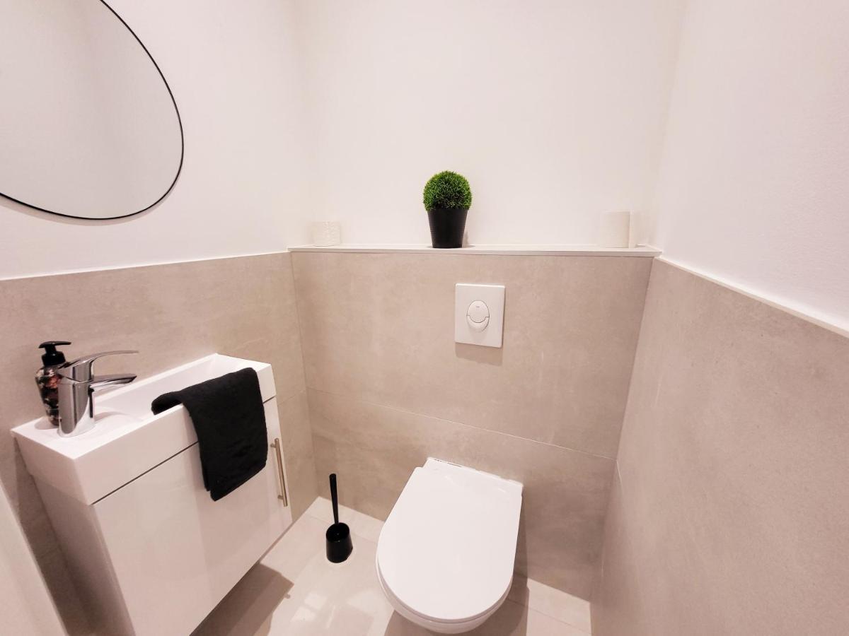 Novara City Apartment Виена Екстериор снимка